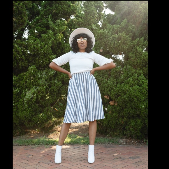 Gray and white striped midi skirt - Picture 2 of 5